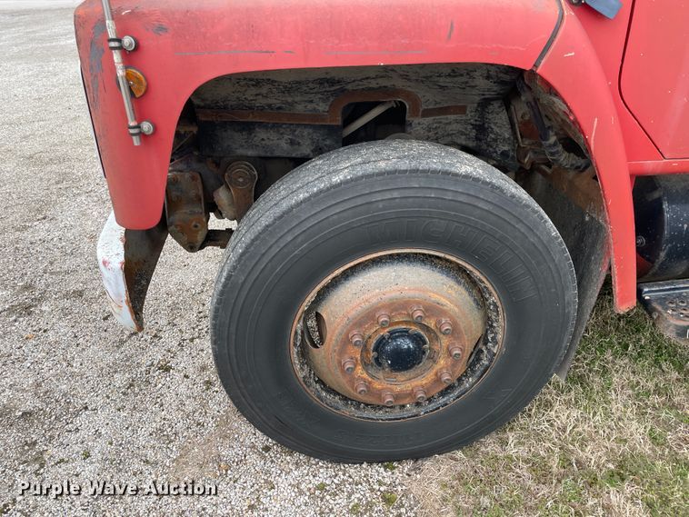 image for item II9328 1985 International 1754  dump truck