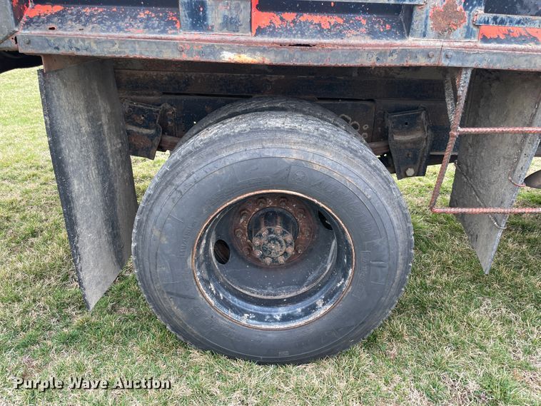 image for item II9328 1985 International 1754  dump truck