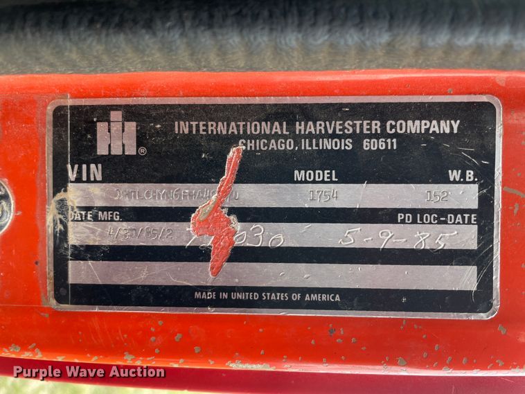 image for item II9328 1985 International 1754  dump truck