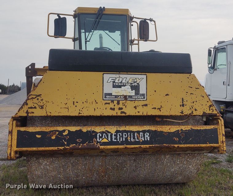 image for item IK9290 1994 Caterpillar CS-563  single drum roller