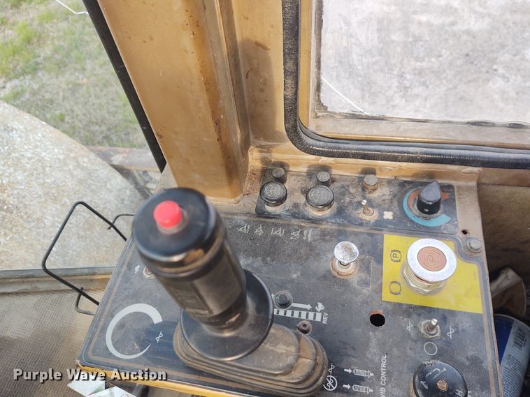 image for item IK9290 1994 Caterpillar CS-563  single drum roller