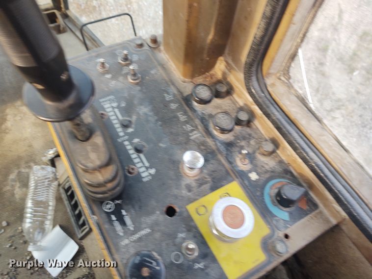 image for item IK9290 1994 Caterpillar CS-563  single drum roller