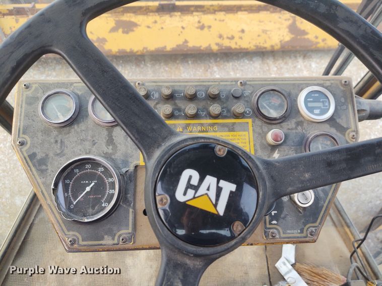 image for item IK9290 1994 Caterpillar CS-563  single drum roller