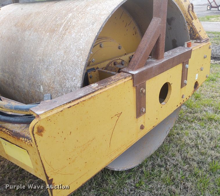 image for item IK9290 1994 Caterpillar CS-563  single drum roller