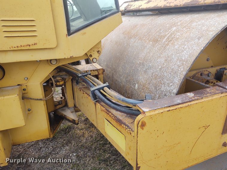 image for item IK9290 1994 Caterpillar CS-563  single drum roller
