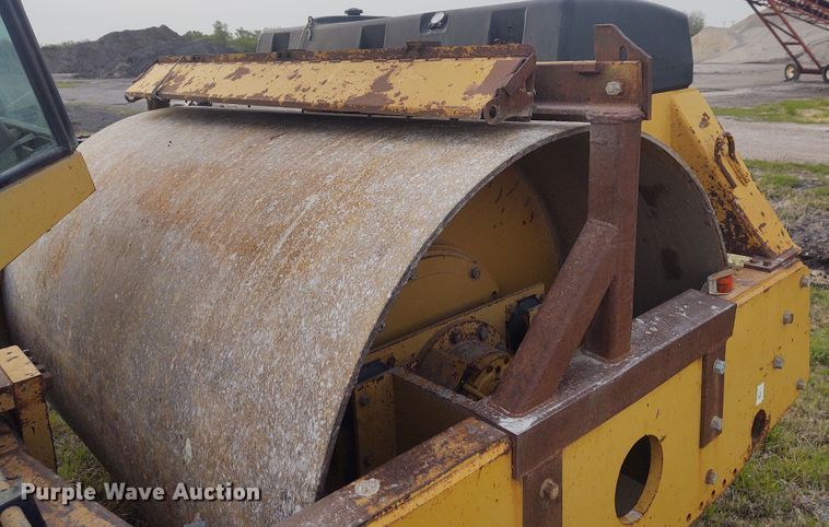 image for item IK9290 1994 Caterpillar CS-563  single drum roller