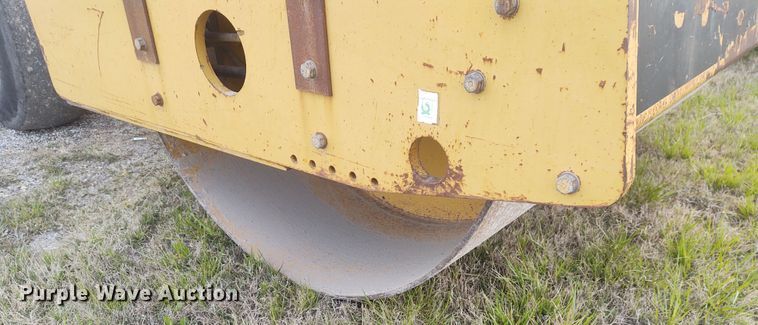 image for item IK9290 1994 Caterpillar CS-563  single drum roller