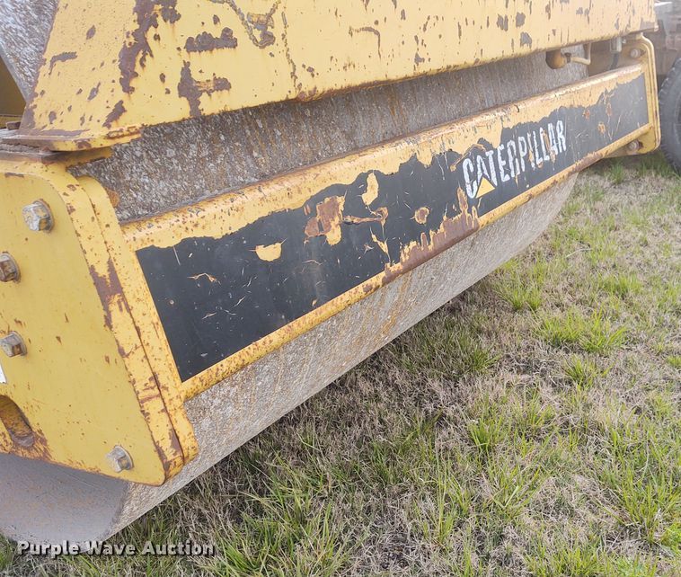 image for item IK9290 1994 Caterpillar CS-563  single drum roller