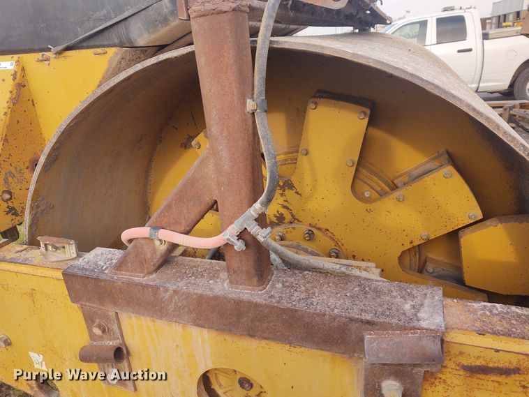 image for item IK9290 1994 Caterpillar CS-563  single drum roller