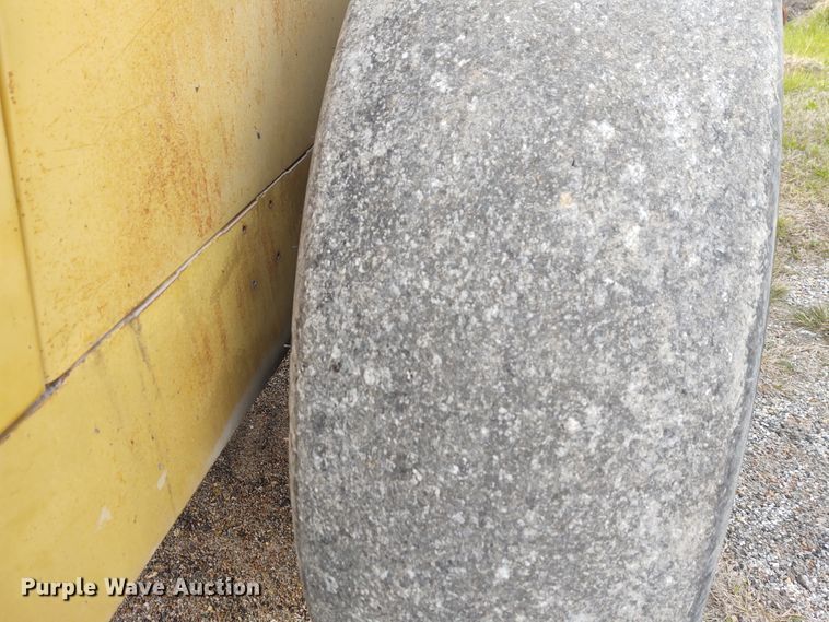 image for item IK9290 1994 Caterpillar CS-563  single drum roller