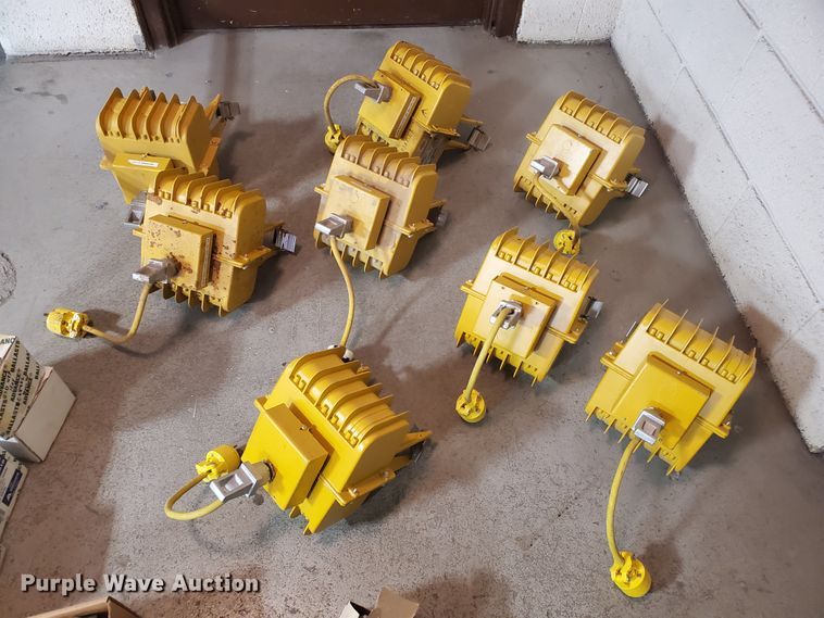 image for item IL9012 (8) Hi-Tek light fixtures