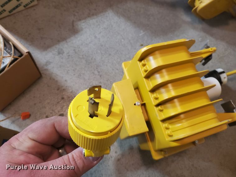 image for item IL9012 (8) Hi-Tek light fixtures