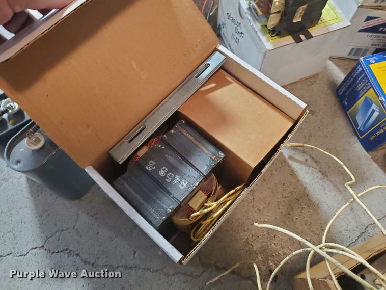 image for item IL9012 (8) Hi-Tek light fixtures