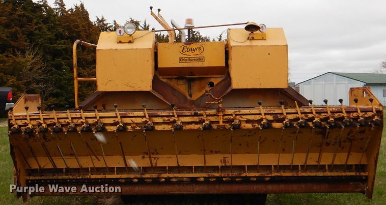 image for item IQ9256 Etnyre 450  chip spreader