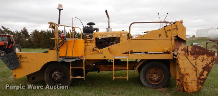 image for item IQ9256 Etnyre 450  chip spreader