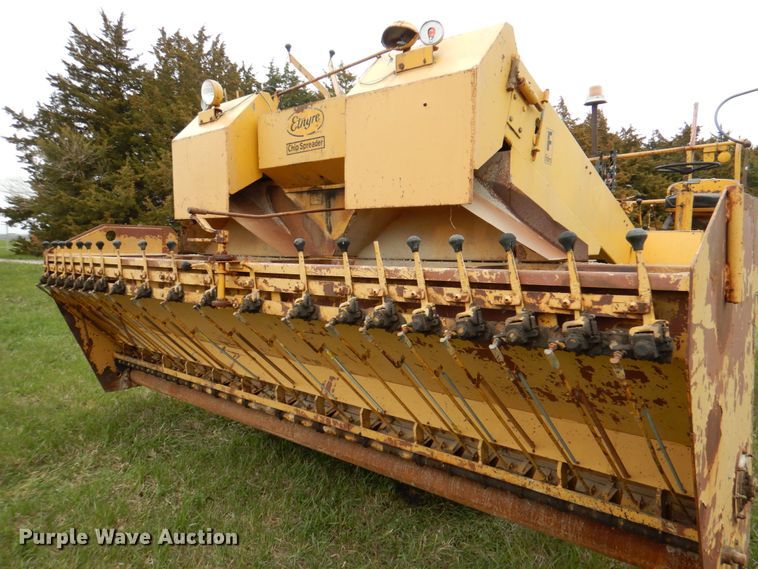 image for item IQ9256 Etnyre 450  chip spreader