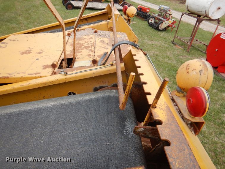 image for item IQ9256 Etnyre 450  chip spreader