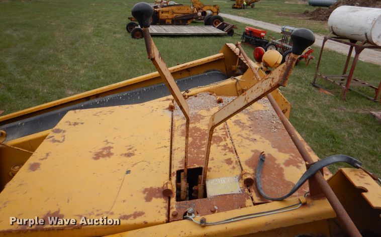 image for item IQ9256 Etnyre 450  chip spreader