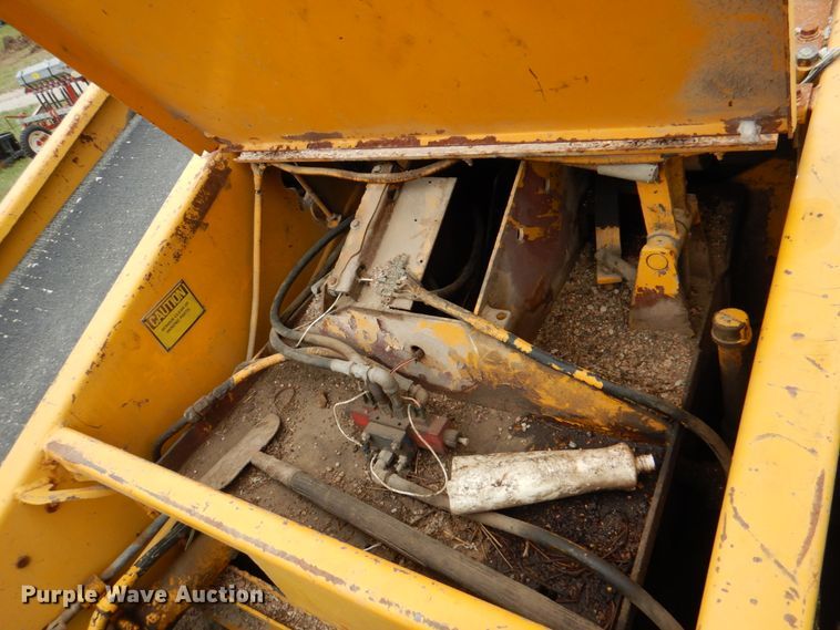 image for item IQ9256 Etnyre 450  chip spreader