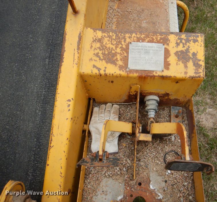 image for item IQ9256 Etnyre 450  chip spreader