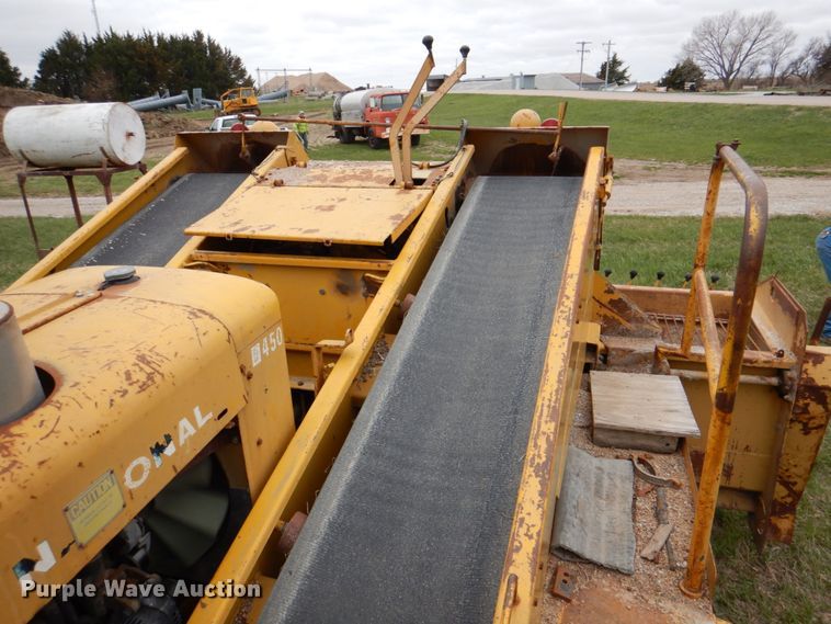 image for item IQ9256 Etnyre 450  chip spreader