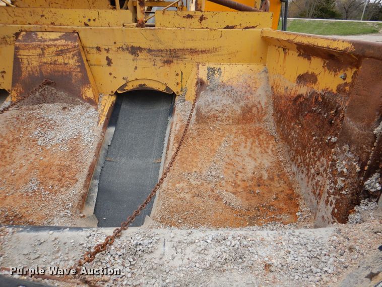 image for item IQ9256 Etnyre 450  chip spreader