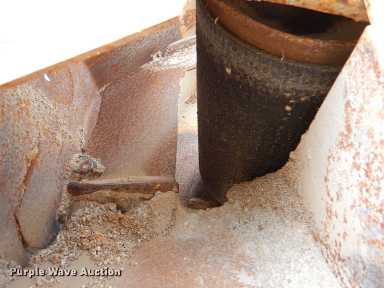 image for item IQ9256 Etnyre 450  chip spreader