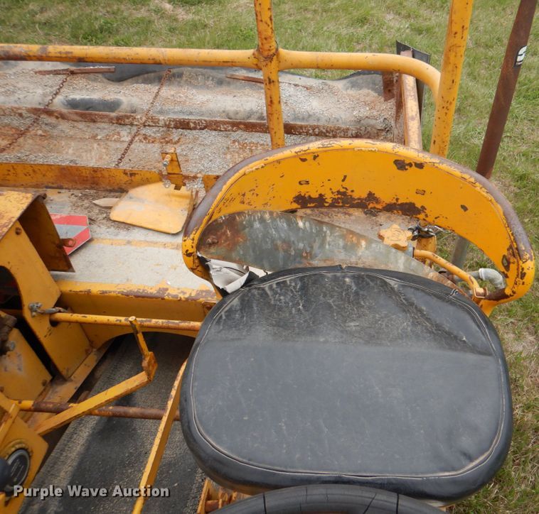 image for item IQ9256 Etnyre 450  chip spreader