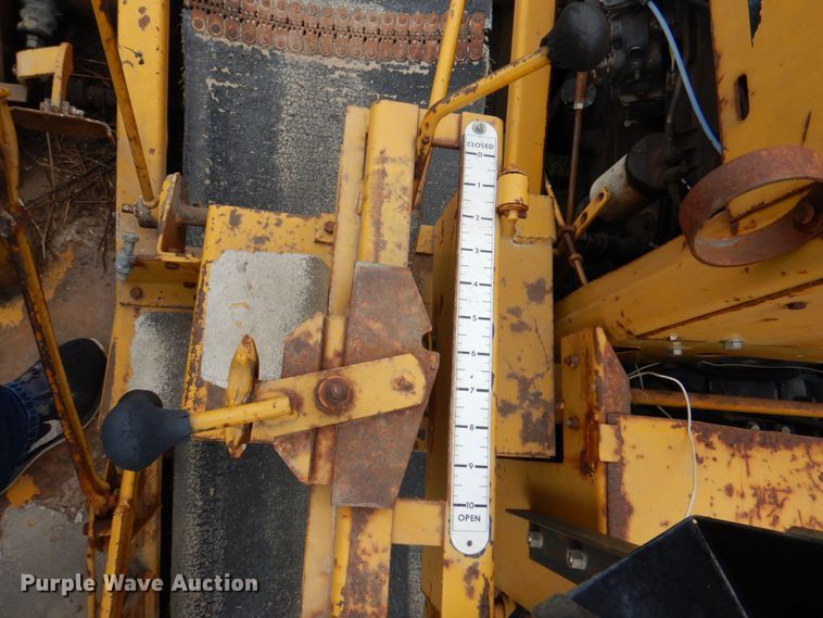 image for item IQ9256 Etnyre 450  chip spreader