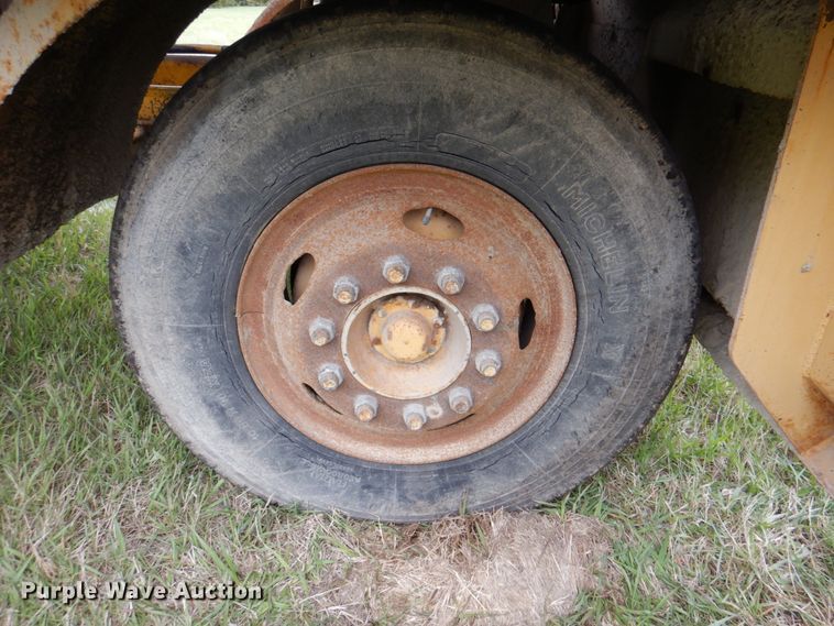 image for item IQ9256 Etnyre 450  chip spreader