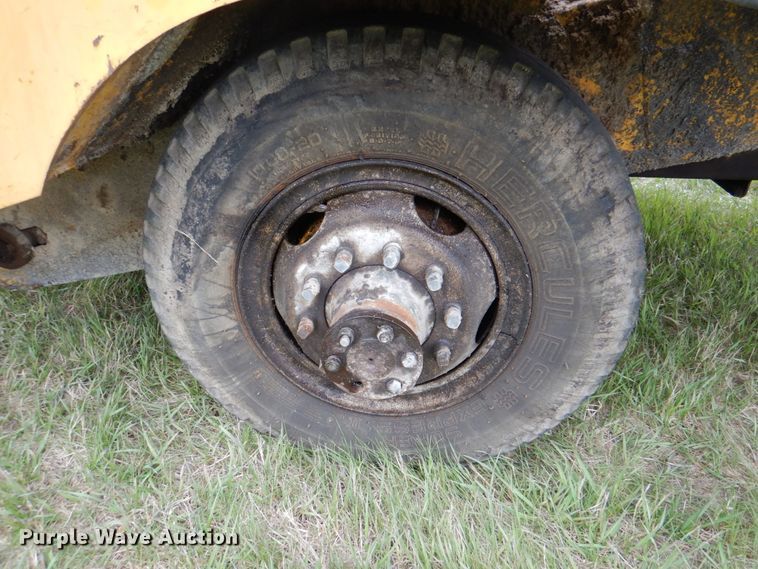 image for item IQ9256 Etnyre 450  chip spreader