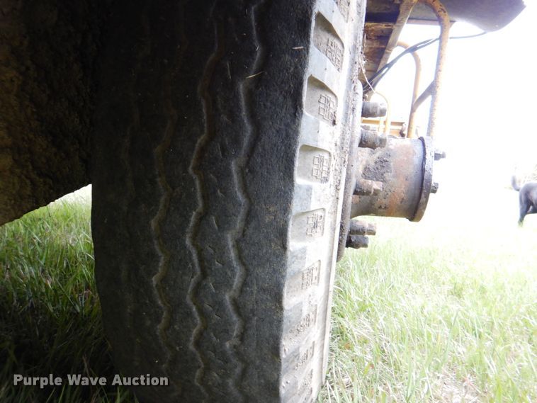 image for item IQ9256 Etnyre 450  chip spreader