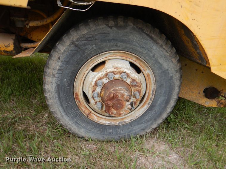 image for item IQ9256 Etnyre 450  chip spreader