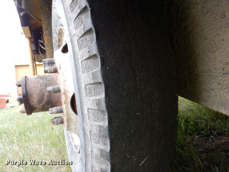 image for item IQ9256 Etnyre 450  chip spreader