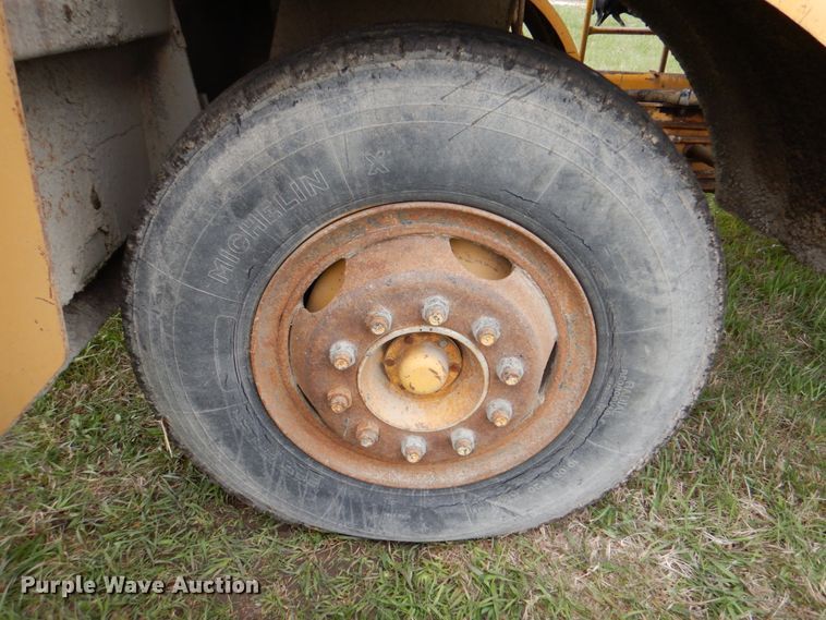 image for item IQ9256 Etnyre 450  chip spreader