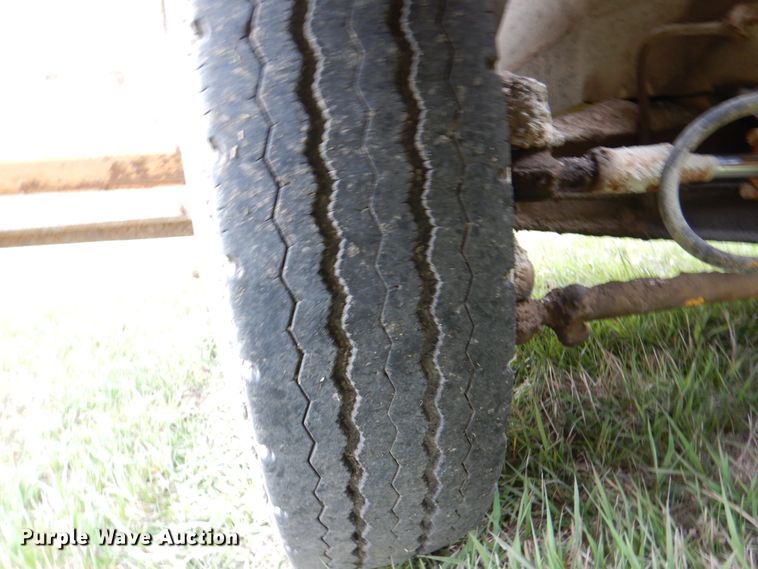 image for item IQ9256 Etnyre 450  chip spreader