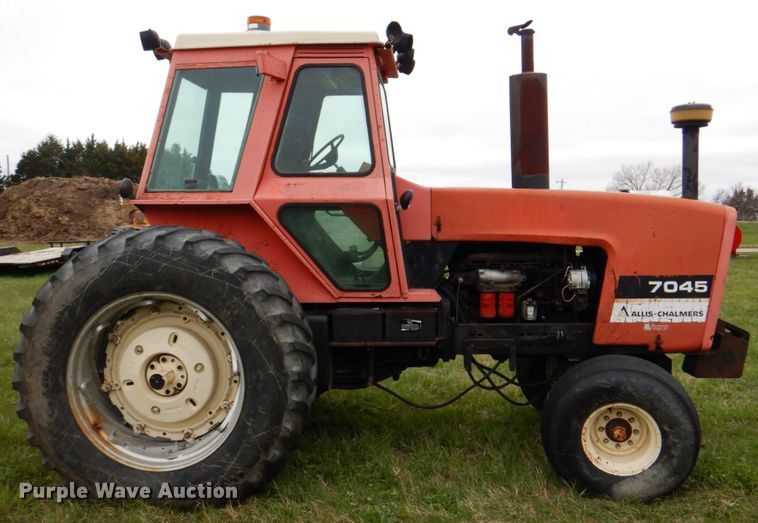 image for item IQ9257 Allis Chalmers 7045  tractor