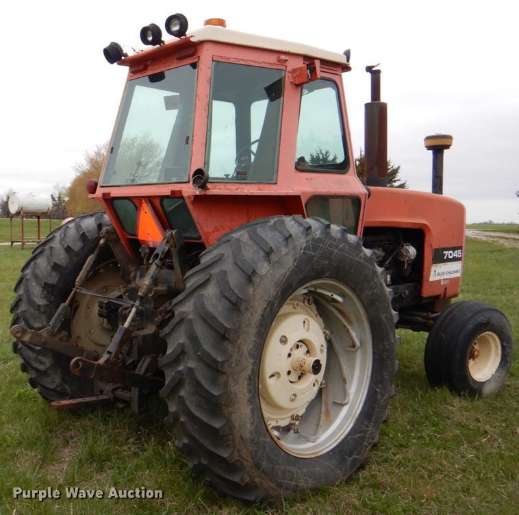 image for item IQ9257 Allis Chalmers 7045  tractor