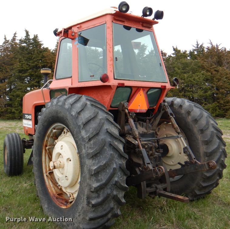 image for item IQ9257 Allis Chalmers 7045  tractor