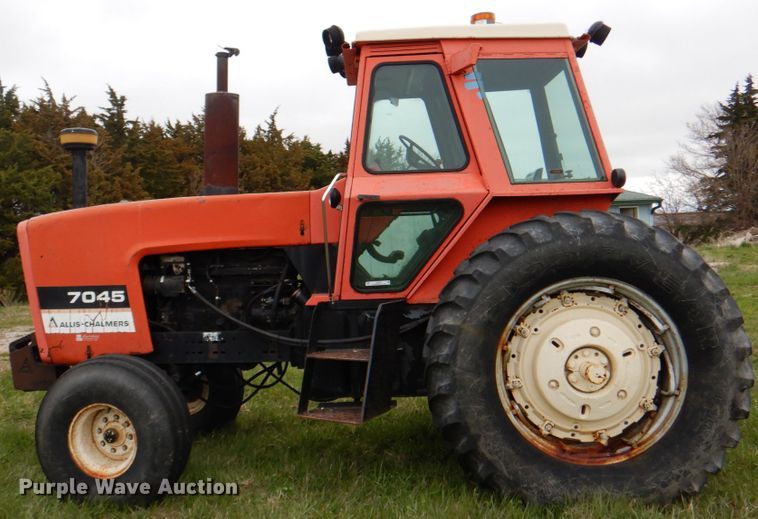 image for item IQ9257 Allis Chalmers 7045  tractor
