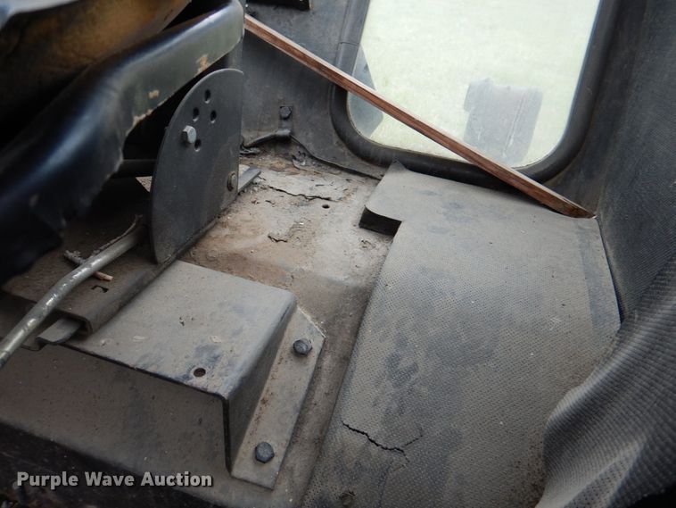 image for item IQ9257 Allis Chalmers 7045  tractor