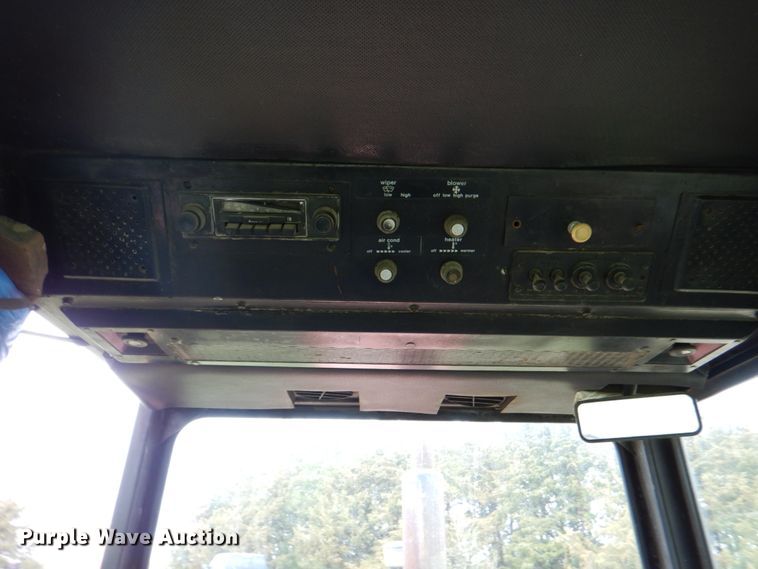 image for item IQ9257 Allis Chalmers 7045  tractor