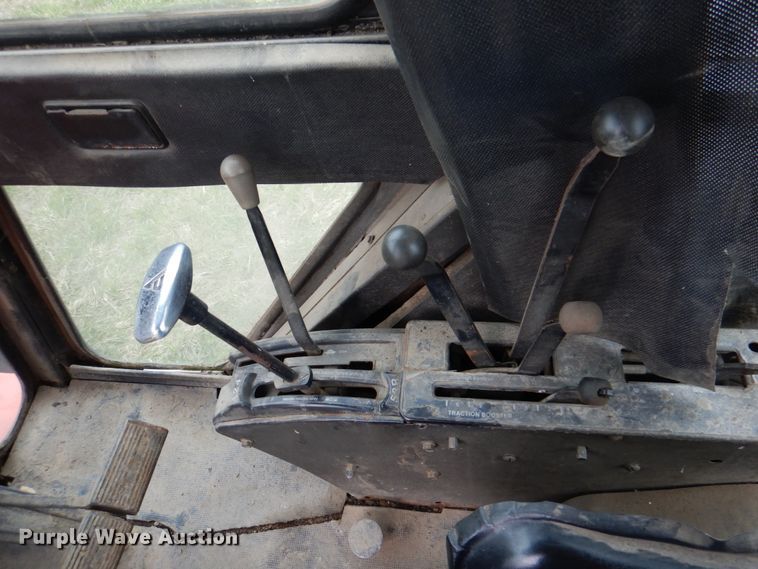 image for item IQ9257 Allis Chalmers 7045  tractor