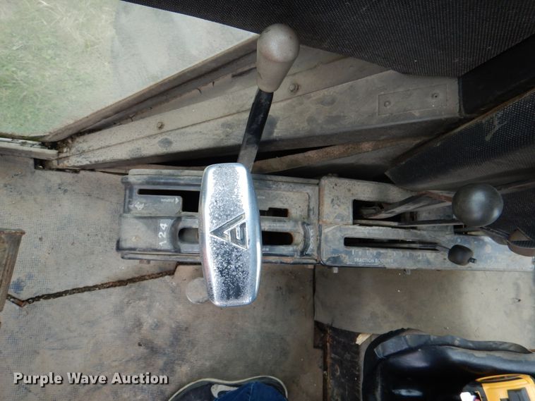 image for item IQ9257 Allis Chalmers 7045  tractor