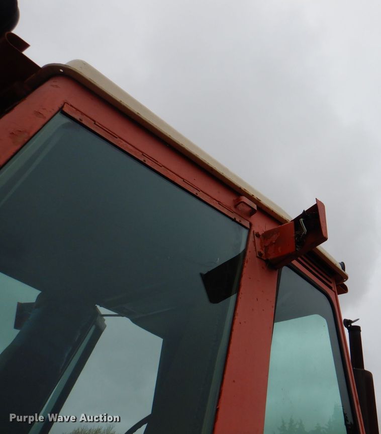 image for item IQ9257 Allis Chalmers 7045  tractor