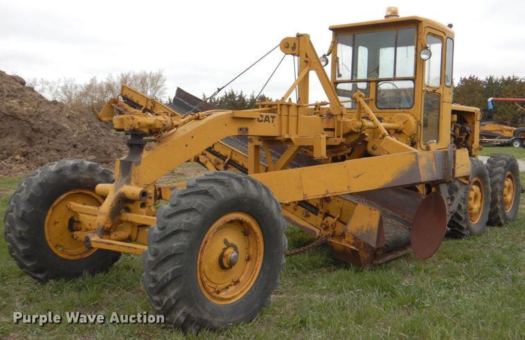 image for item IQ9263 1960 Caterpillar 12 Series E  rigid frame motor grader