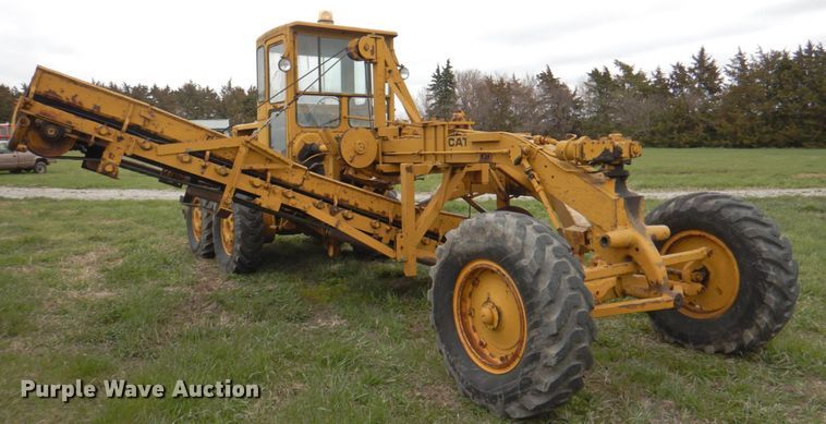 image for item IQ9263 1960 Caterpillar 12 Series E  rigid frame motor grader