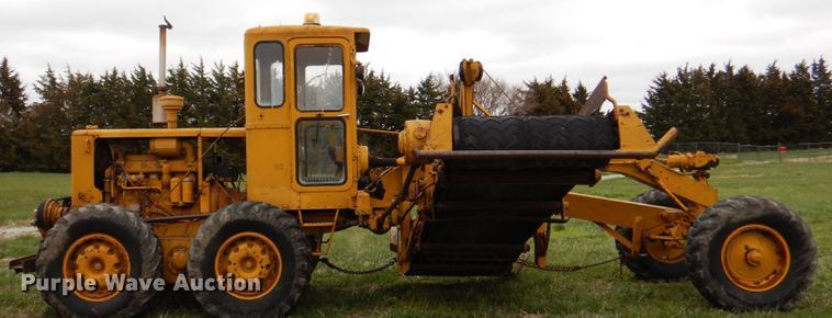 image for item IQ9263 1960 Caterpillar 12 Series E  rigid frame motor grader
