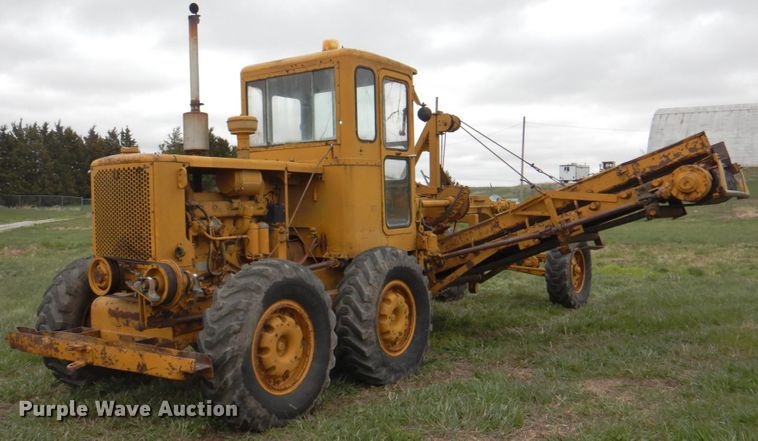 image for item IQ9263 1960 Caterpillar 12 Series E  rigid frame motor grader