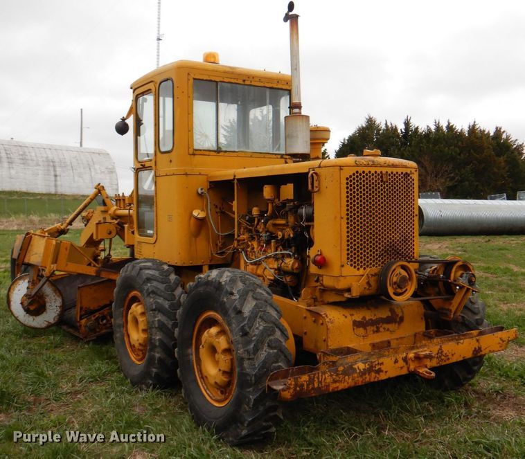 image for item IQ9263 1960 Caterpillar 12 Series E  rigid frame motor grader